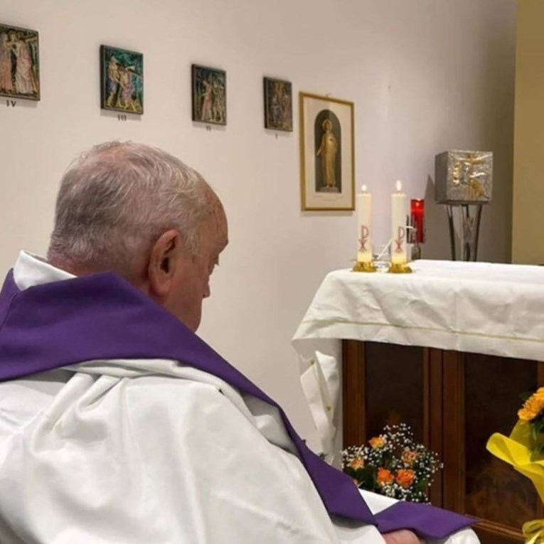 Vatikan objavio nove informacije o zdravlju pape