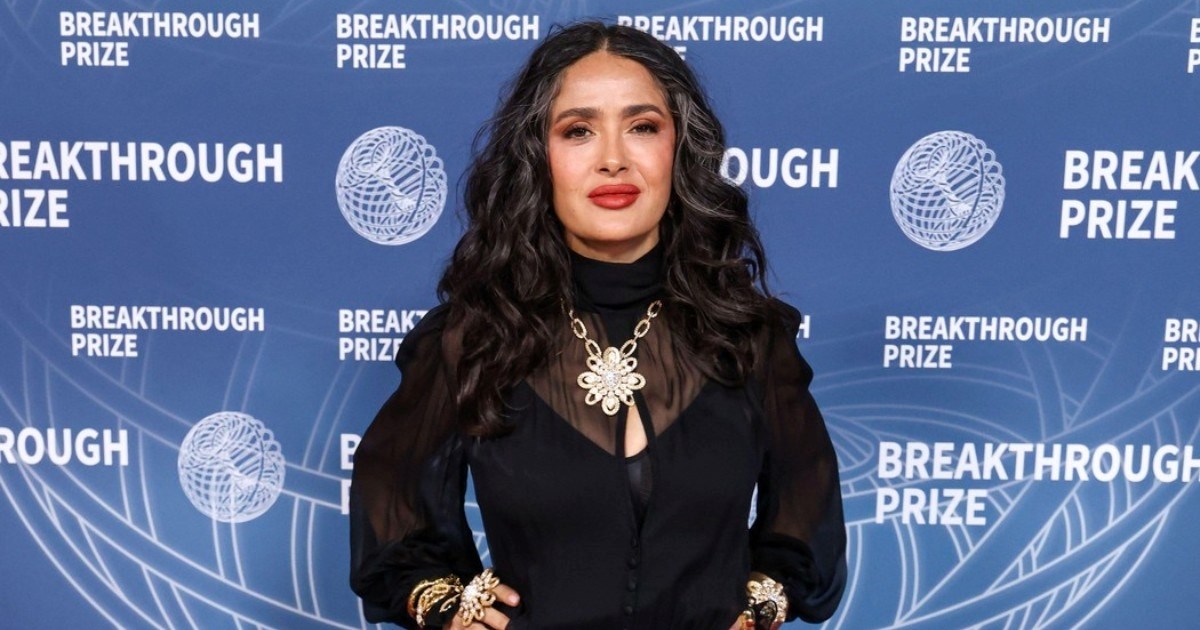 "Dama u crnom": Salma Hayek zna kako ostaviti dojam