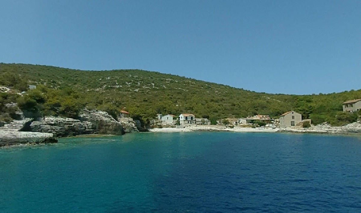 Njemački turist na Visu otplovio čamcem, supruga ga gledala. Sad je nađeno tijelo