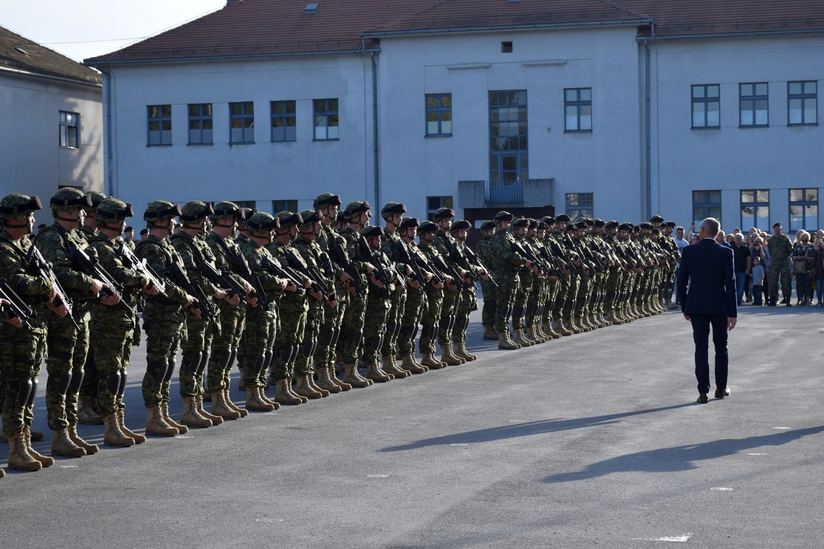 Krstičević ispratio hrvatske vojnike u Poljsku