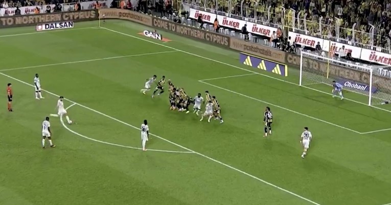 VIDEO Majstorija Petkovića. Zabio je Feneru iz slobodnjaka