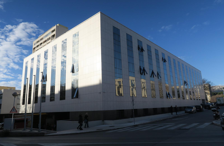 U Splitu odveo taksista u grmlje pa ga uhvatio za spolovilo i htio oralno zadovoljiti