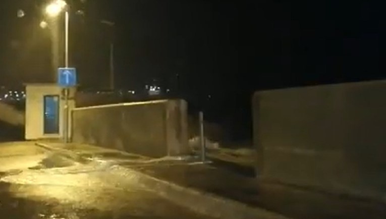 VIDEO Oluja na Jadranu: Splitska Riva potopljena, vjetar puše preko sto na sat