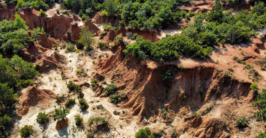 FOTO Prirodni dragulj: Crvene stijene kraj Zadra nazivaju hrvatskim Grand Canyonom