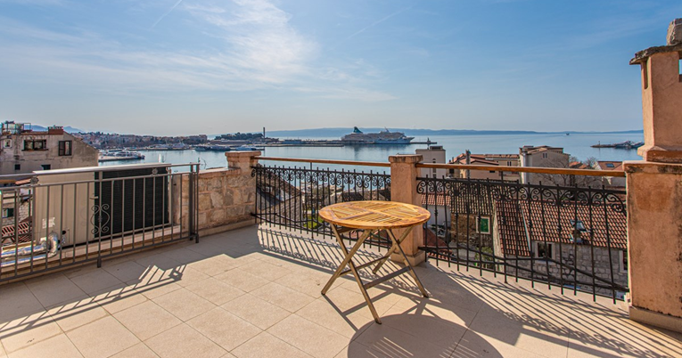 Kamena kuća u Splitu s pogledom na more prodaje se za 7.4 milijuna kn, ovako izgleda