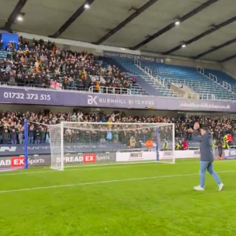 Jakirović je hit u Engleskoj. Pogledajte slavlje s oduševljenim navijačima