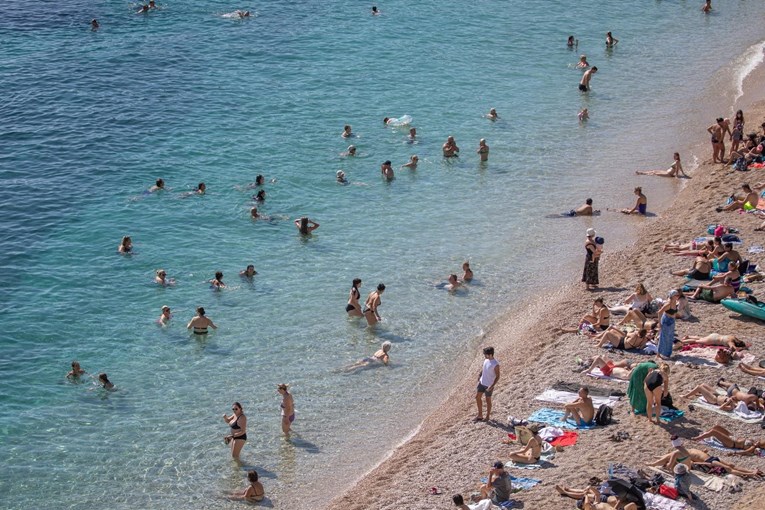 FOTO Plaže u Dubrovniku i dalje su pune kupača