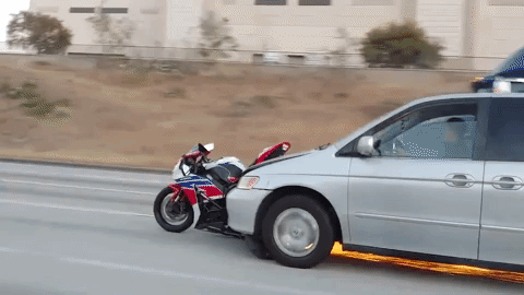 VIDEO Hondom nabio motocikl i nastavio voziti. Što se dogodilo?
