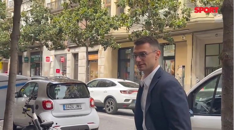 VIDEO Sport: Livaković je potpisao za Barcelonu. Proslavio je ručkom s vodstvom kluba
