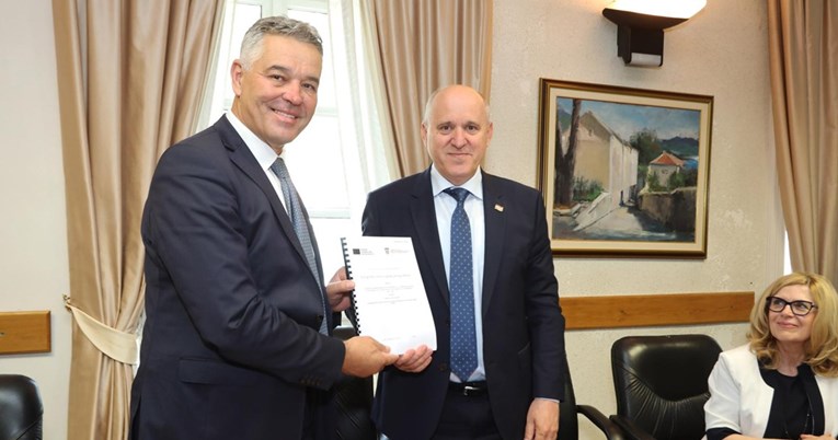 HDZ-ovac: SDP laže o Bačićevim zakonima