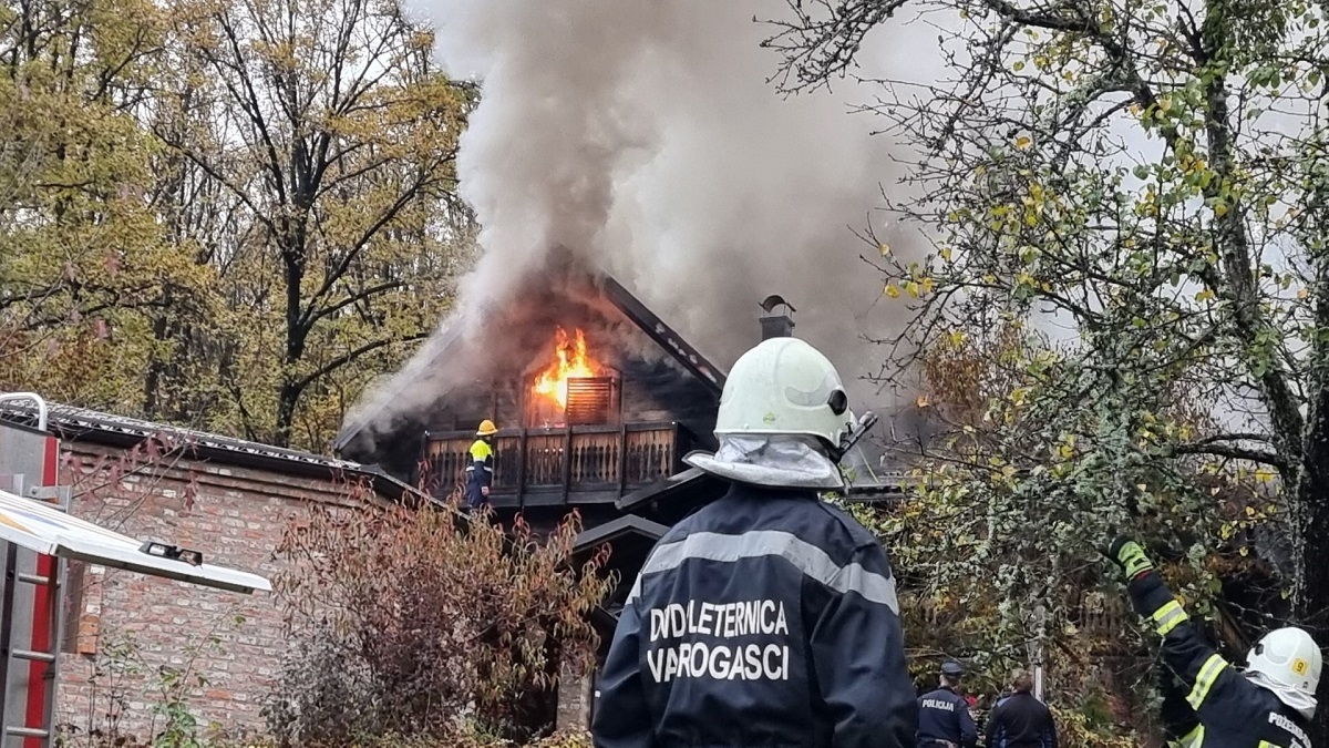 VIDEO Gori drveni turistički kompleks u Slavoniji