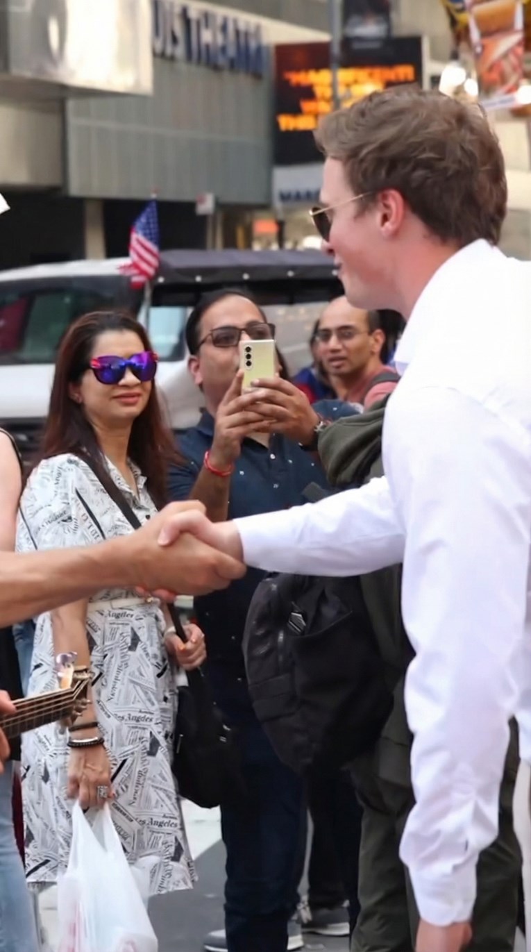 "Grof od Lutona": Pretvarao se da je član kraljevske obitelji, skupo ga je koštalo