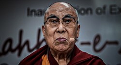 Dalaj Lama je tražio dječaka da mu siše jezik. To nije njegov jedini skandal