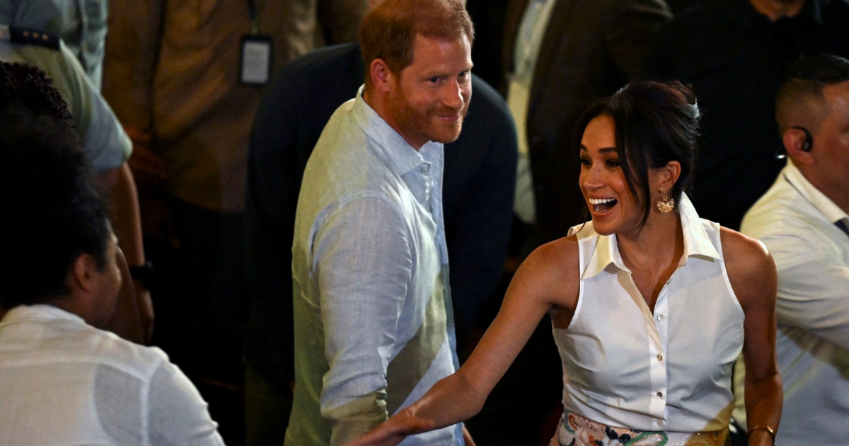 Svi žele ovu košulju iz Manga koju je nosila Meghan Markle