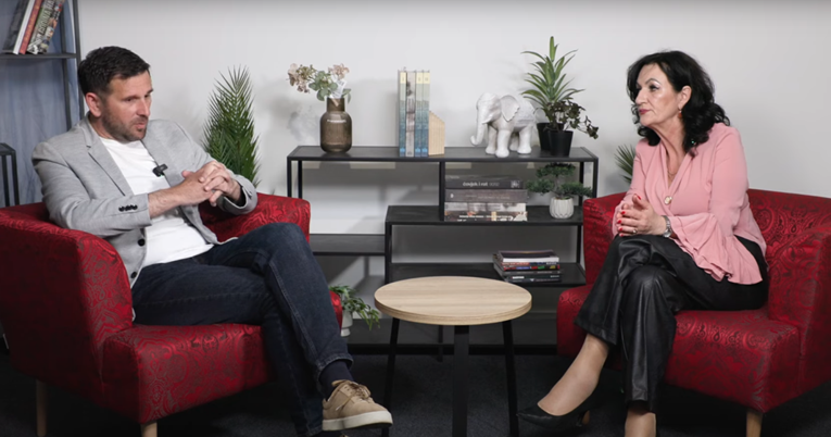 Šuta o profesorici koja je roditeljima govorila da glasaju za njega: Ograđujem se