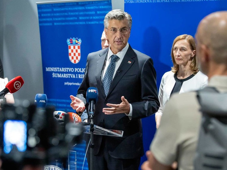 Plenković u Orašju podijelio preko sedam milijuna eura Hrvatima u BiH