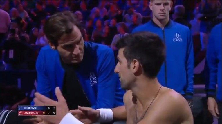 Federer poludio za Đokovićem: Trči na njegov meč, glumi mu trenera, klanja mu se