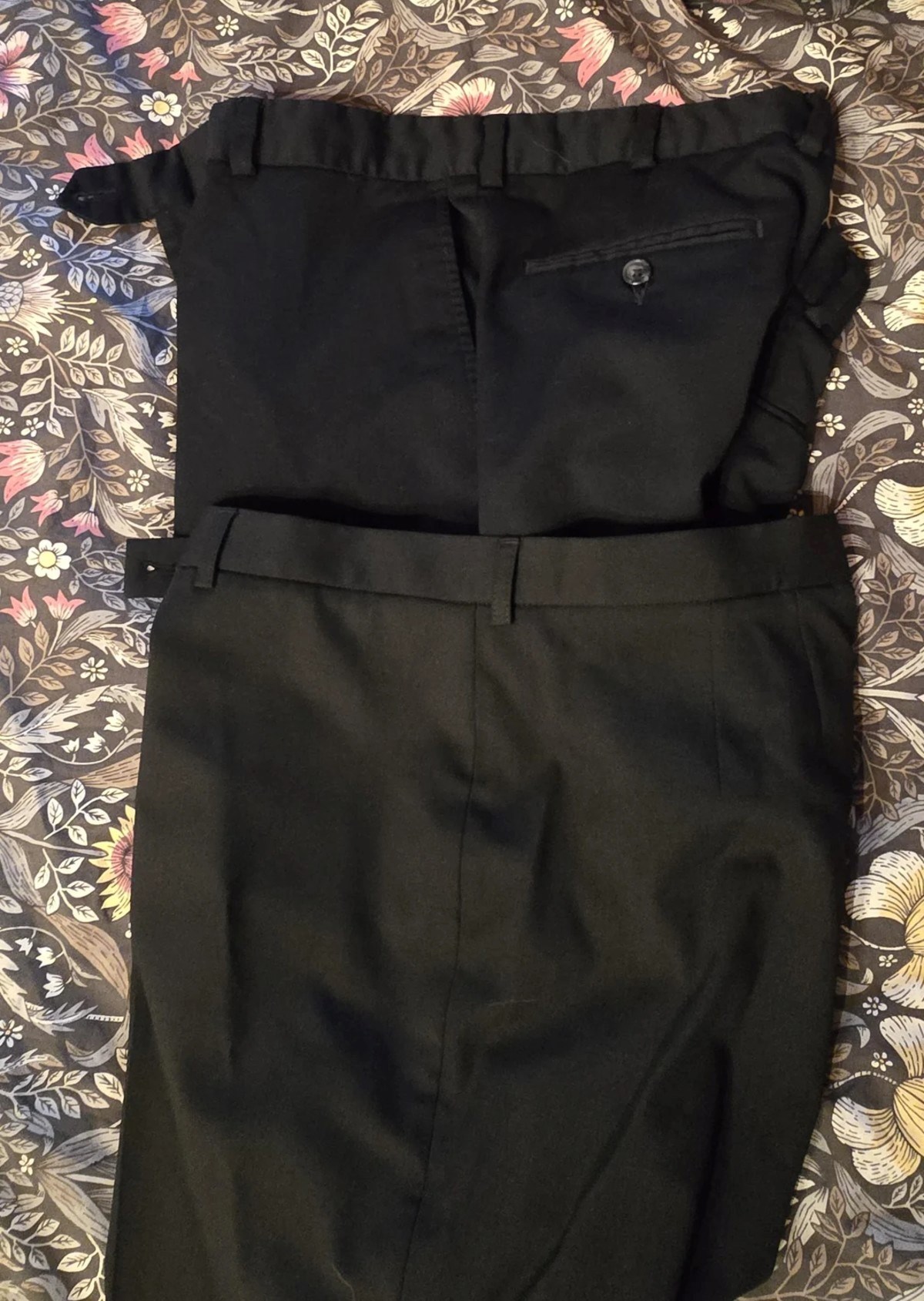 I ona i muž su piloti. Pogledajte koliko im se razlikuju uniforme