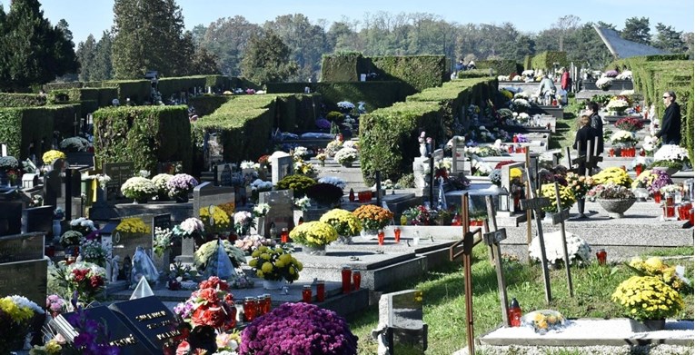 Obitelji u Sisku uz oca pokopali nepoznatu ženu. "Rekli su nam da premjestimo tatu"
