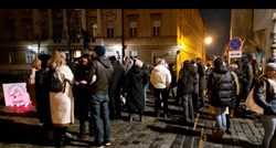 VIDEO Klarić predvodio novi prosvjed u Zagrebu, zapalili svijeće na Markovom trgu