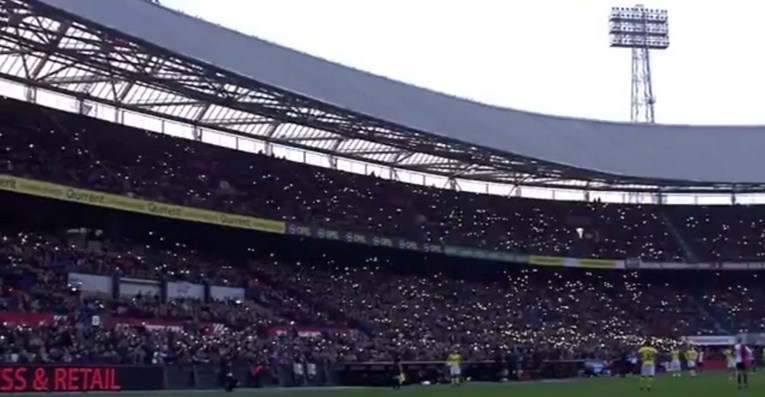 Navijači Feyenoorda mobitelima obasjali stadion nakon što se pokvarila rasvjeta