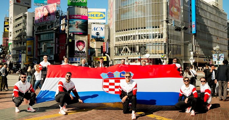 Zastavom iz Kolone sjećanja hrvatski sportaši u Tokiju odali počast stradalima
