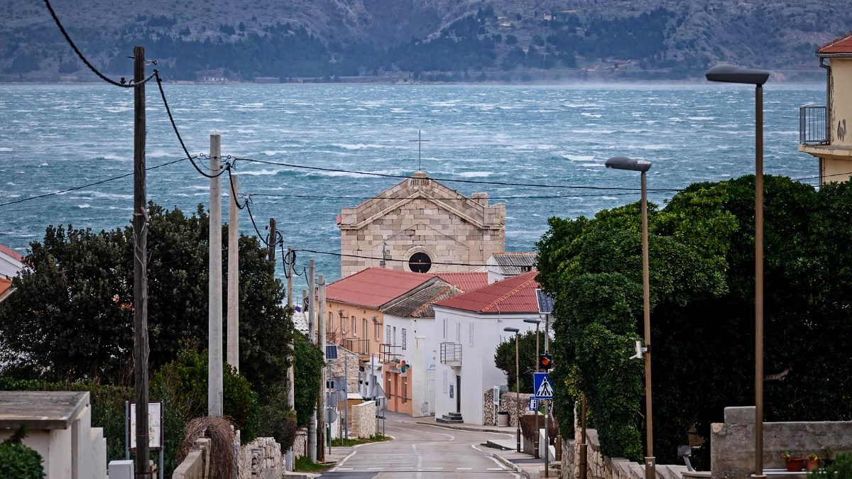 Vjetar stvara probleme u prometu na sjevernom Jadranu