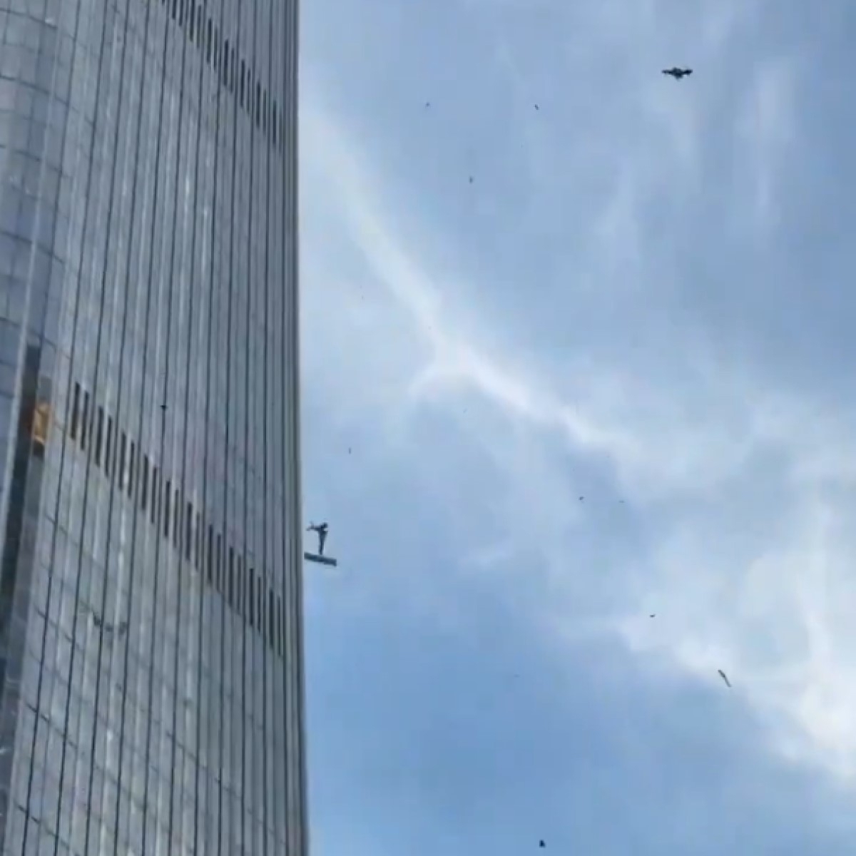 Avion udario u najviši neboder u Pekingu. Ubrzo je bilo kao da se ništa nije dogodilo