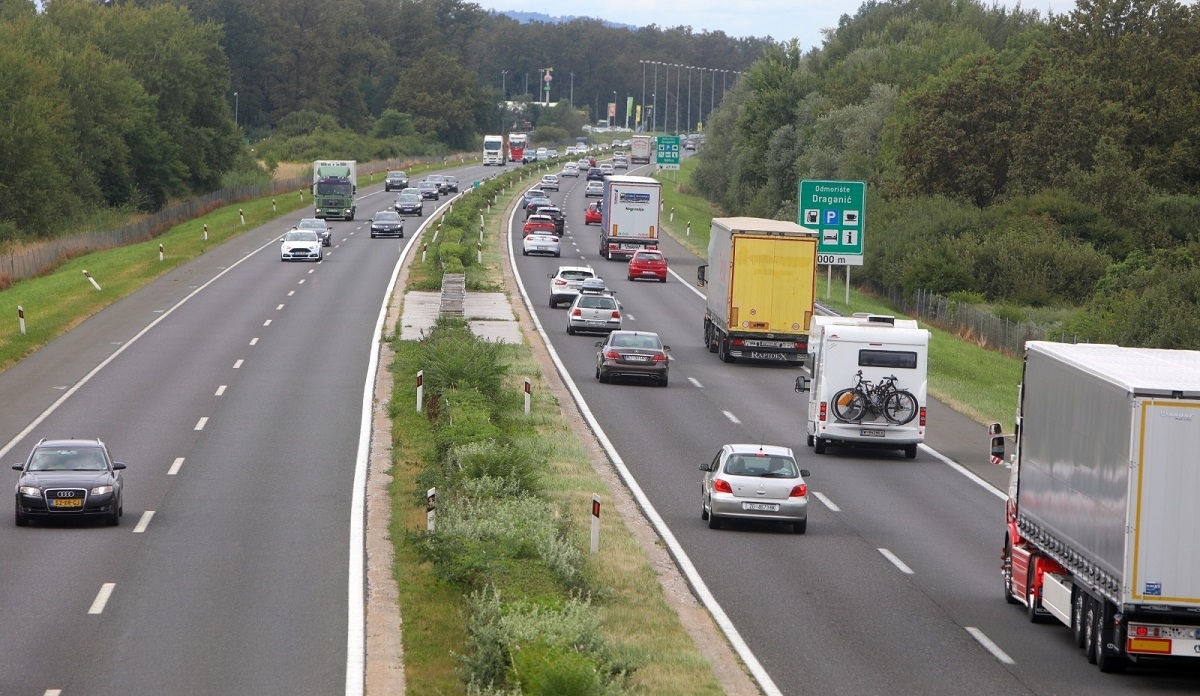Za vikend na autocestama 42 posto vozila više nego lani