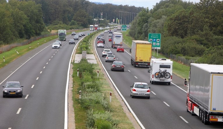 Za vikend na autocestama 42 posto vozila više nego lani
