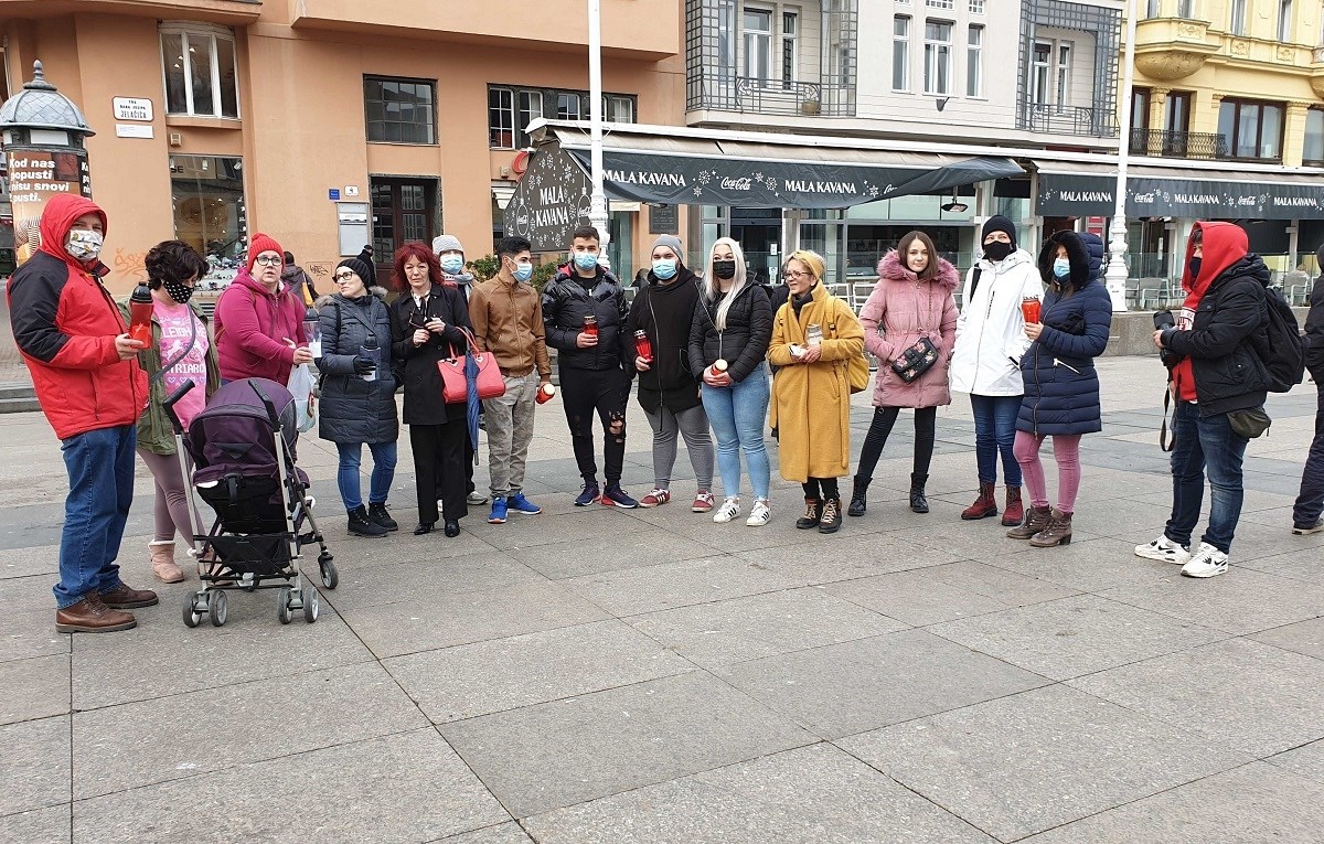 FOTO I VIDEO U Zagrebu mimohod za curicu Nikoll, došlo 15-ak ljudi