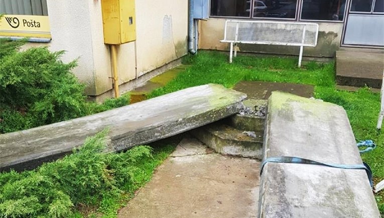 Kod grada Otoka oštećen spomenik partizanima