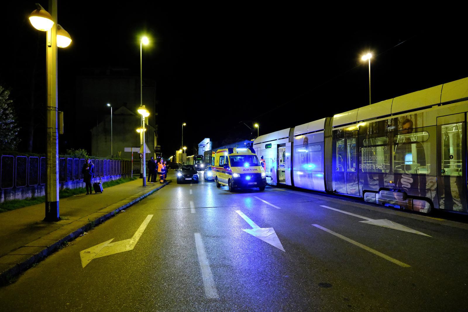 Uhićena grupa cura. Na ulici u Zagrebu tjerale druge dvije da kleče i traže oprost