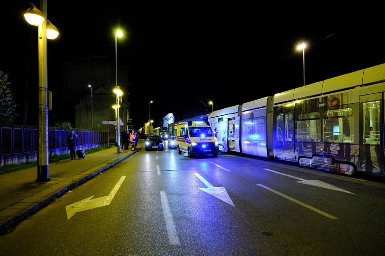 Uhićena grupa cura. Na ulici u Zagrebu tjerale druge dvije da kleče i traže oprost