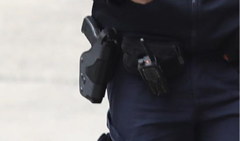 Mladi policajac iz Vukovara pijan pucao iz pištolja koji je uzeo ocu policajcu