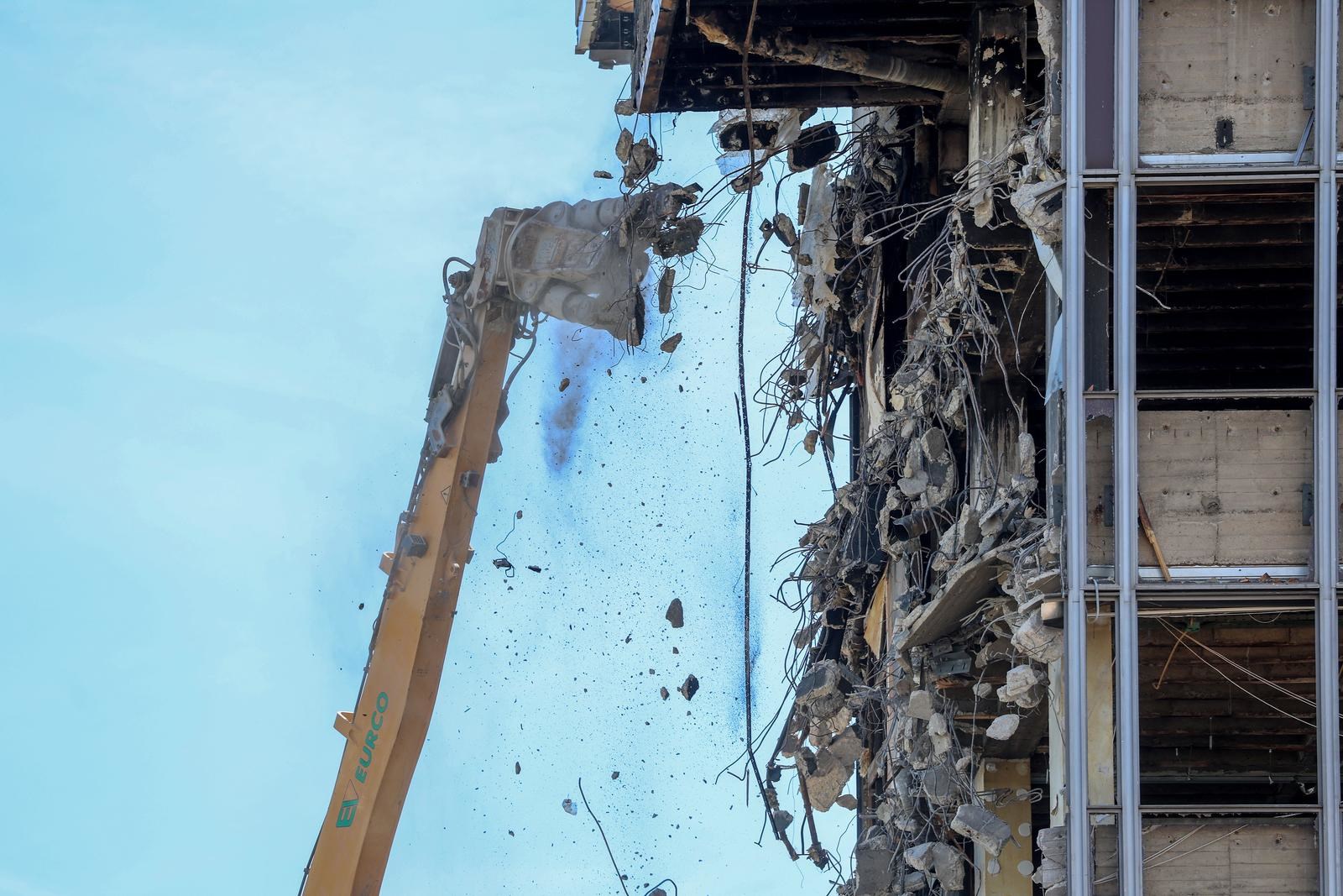 FOTO Radovi na Vjesniku, uklanjaju se dijelovi etaža