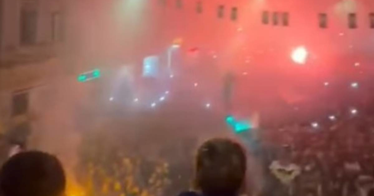 VIDEO Tisuće Sarajlija dočekalo igrače BiH. Pjevali se narodnjački hitovi