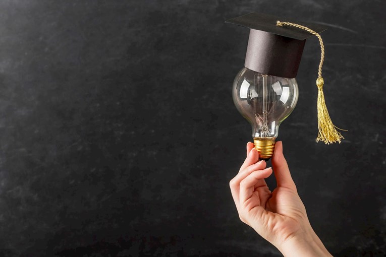 Fakultet ili zanatske vještine: Kako odabrati pravi put za tvoju budućnost?