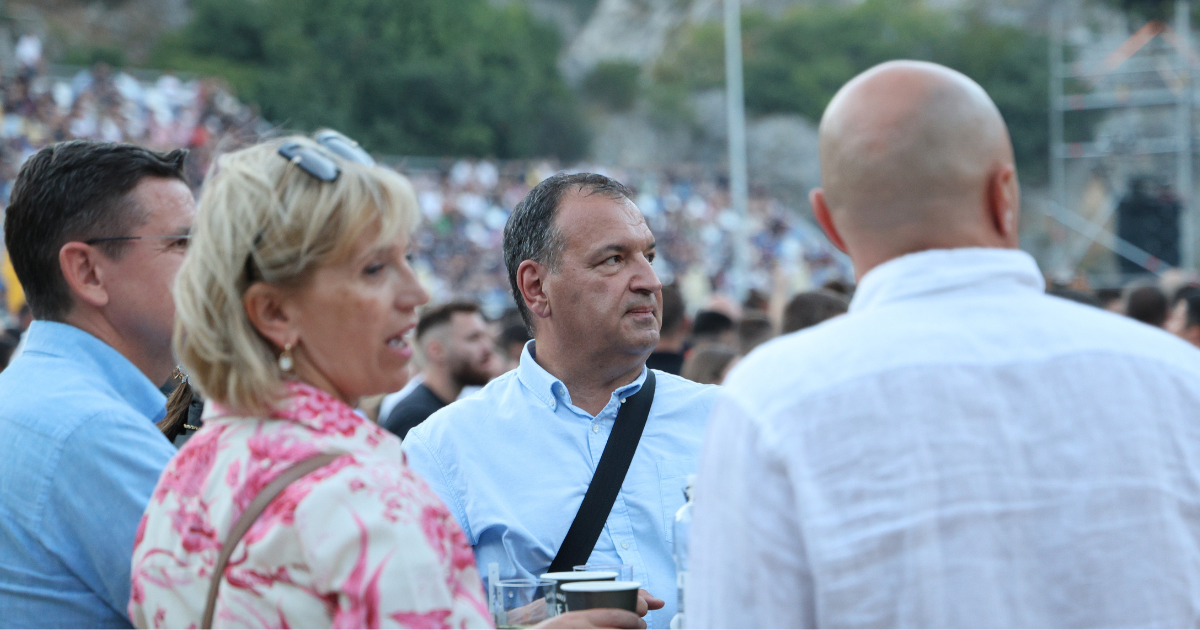 Vili Beroš snimljen na koncertu u Imotskom