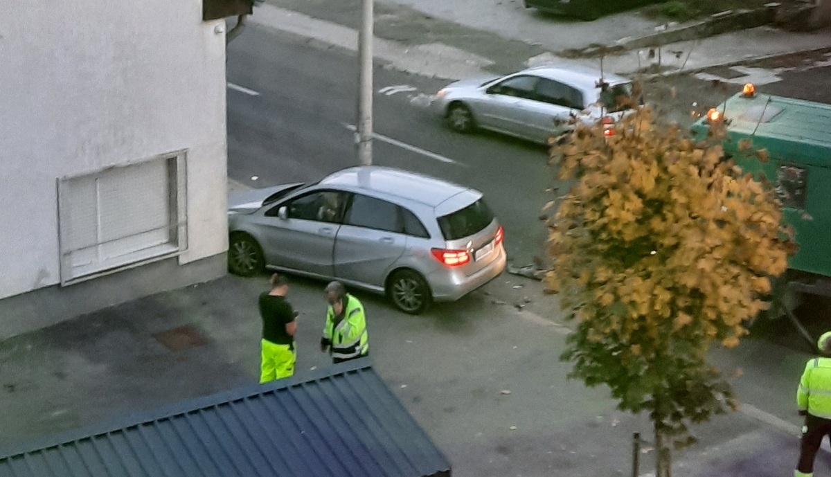 U Zagrebu se sudarili auto i kamion Čistoće