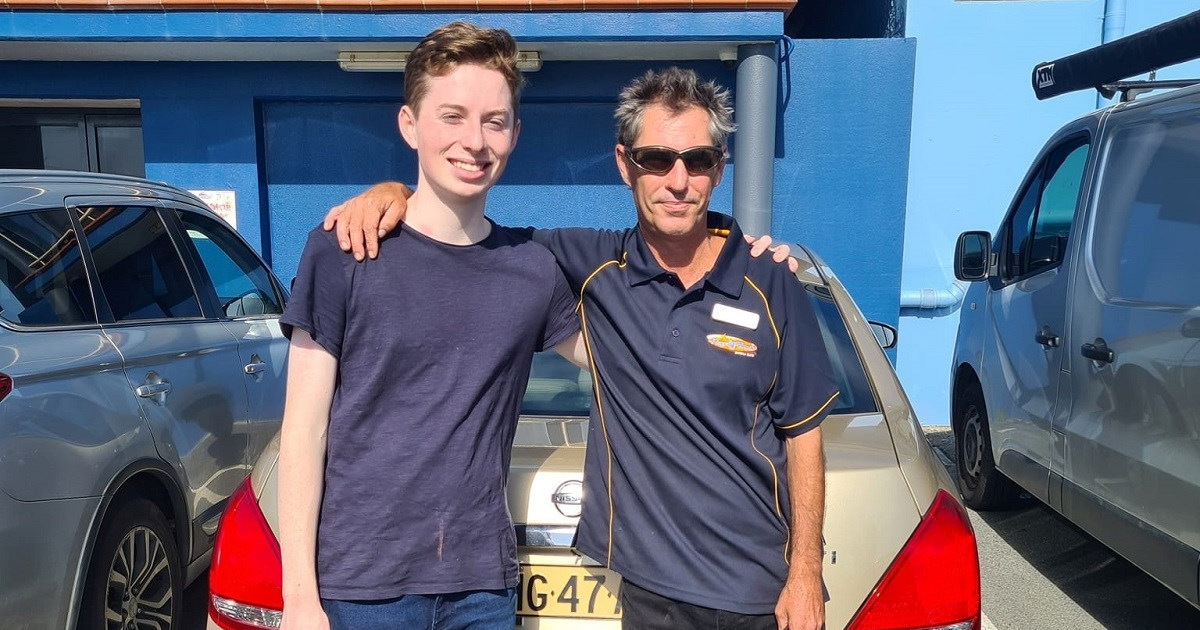 Mladić čovjeku koji je u poplavi ostao bez svega dao auto za koji je štedio godinama