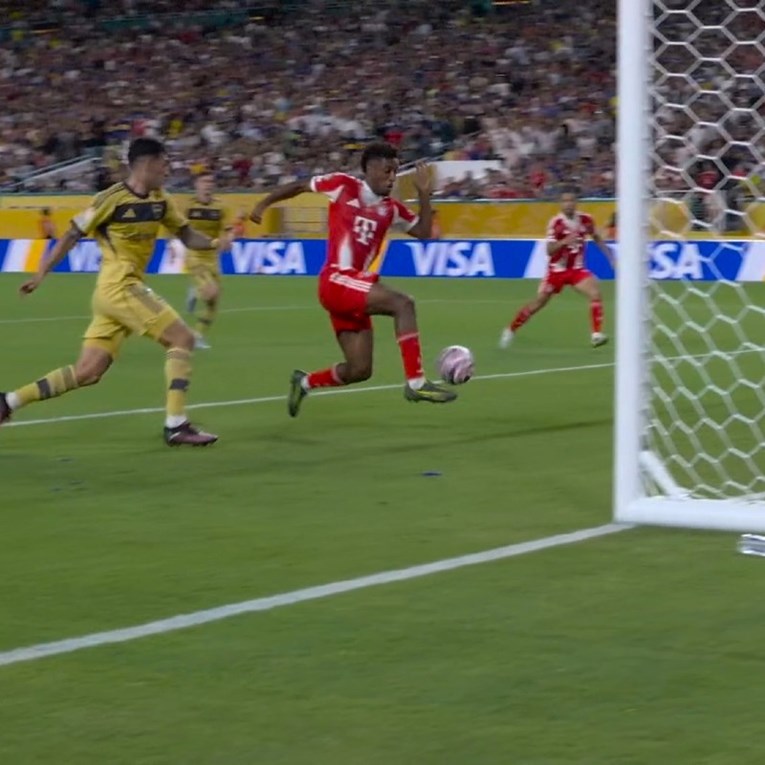 VIDEO Bayernova zvijezda promašila nemoguće. Suigrači se hvatali za glavu u nevjerici