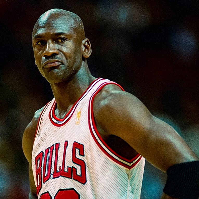 Jordan je 97./98. igrao za 33 mil. dolara. Evo kolika bi njegova plaća bila danas