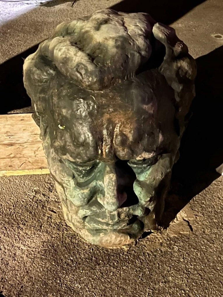 Poznato tko je čovjek koji je obezglavio Titov spomenik: “Tražim ispriku gradonačelnika”