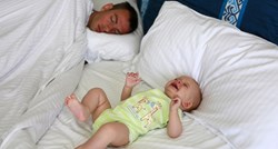 Otac tvrdi da supruga treba ustajati noću zbog bebe jer on radi, ljudi su podijeljeni
