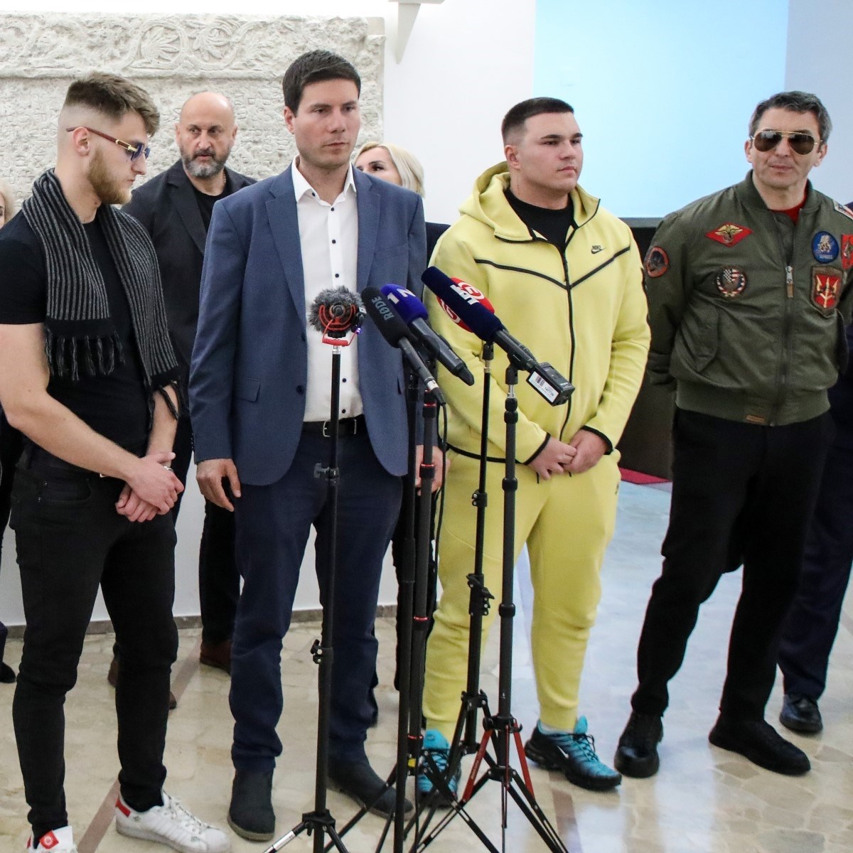 Pernar i Ava Karabatić predali liste