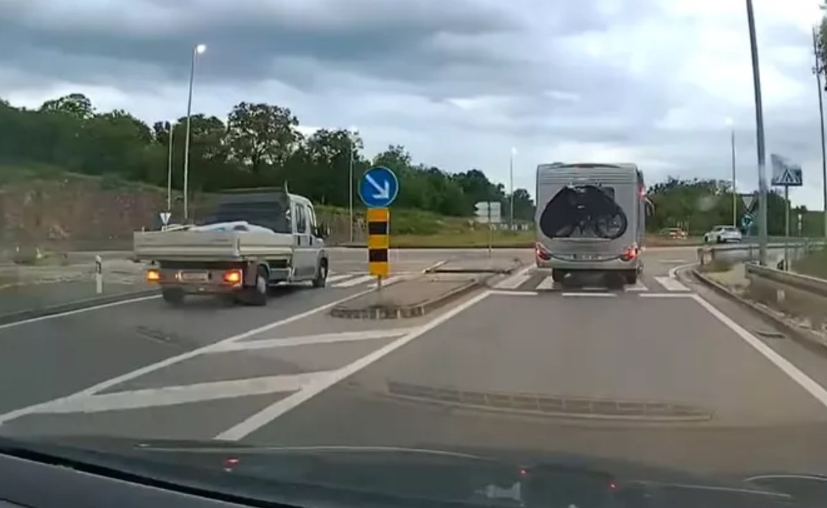 VIDEO Kamionom bez vozačke divljao po Krku, vozio u krivom smjeru u rotoru...