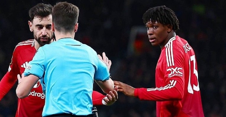 VIDEO Mladi as Uniteda sucu: "Stani, poništi penal. Nije me srušio"