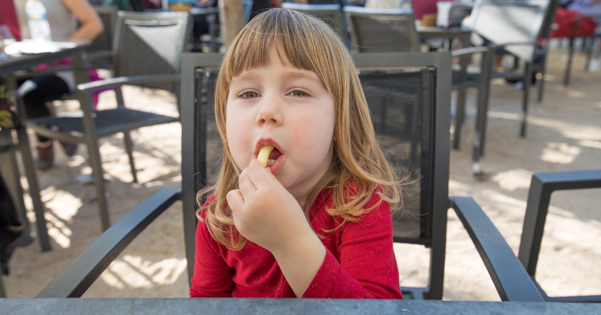 Roditelji, oprez: Popularne dječje grickalice prepune su skrivenog šećera i aditiva