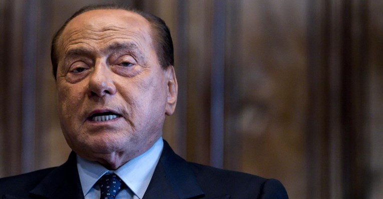 Berlusconi: Vratite mi Milan